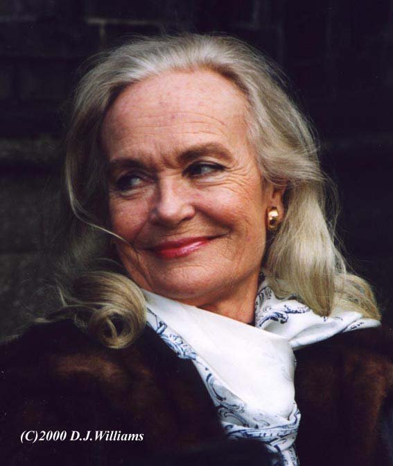 shirley eaton photo